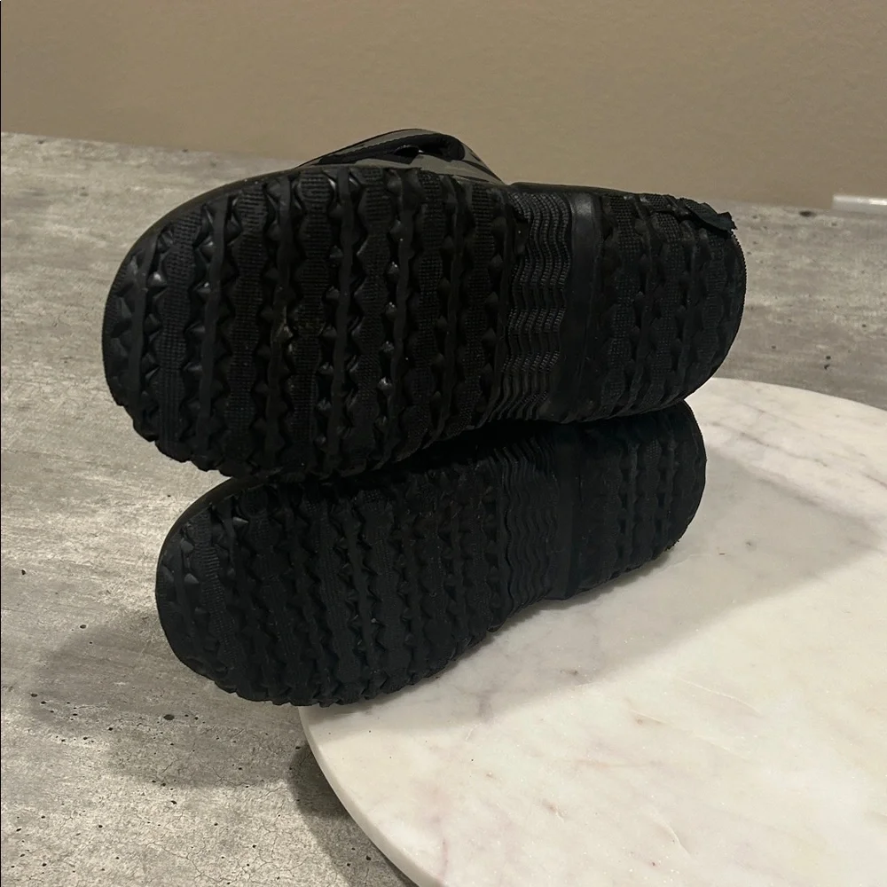 Green and Black Patterned Rain Boots size Y3